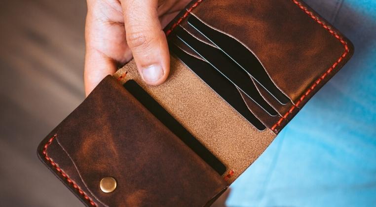 67 everyday carry wallet options and items for men featured image